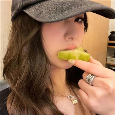 《红头发的阿里比》海报